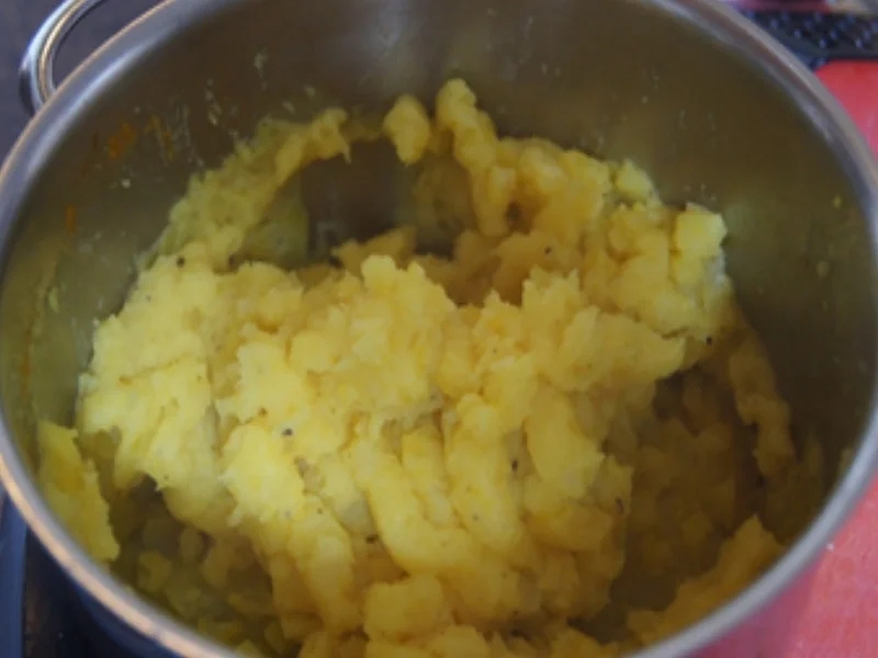 Pfannen Fisch mit Honigbundmöhren und Kartoffelstampf - Rezept - Bild Nr. 14563