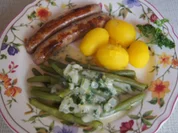 Geflügelbratwürste mit grünen Bohnen, Drillingen und Petersilien-Sauce - Rezept - Bild Nr. 2