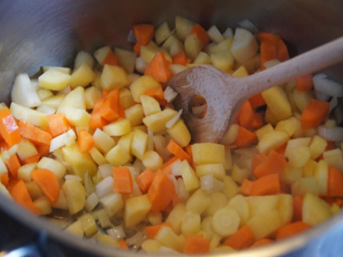 Möhren-Mango-Suppe mit Garnelenspieß - Rezept - kochbar.de