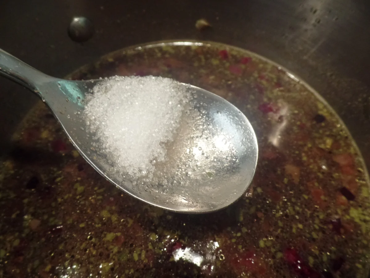 Kartoffelsalat mit Rostbratwürstchen und Kräuterbutter - Rezept - Bild Nr. 14571