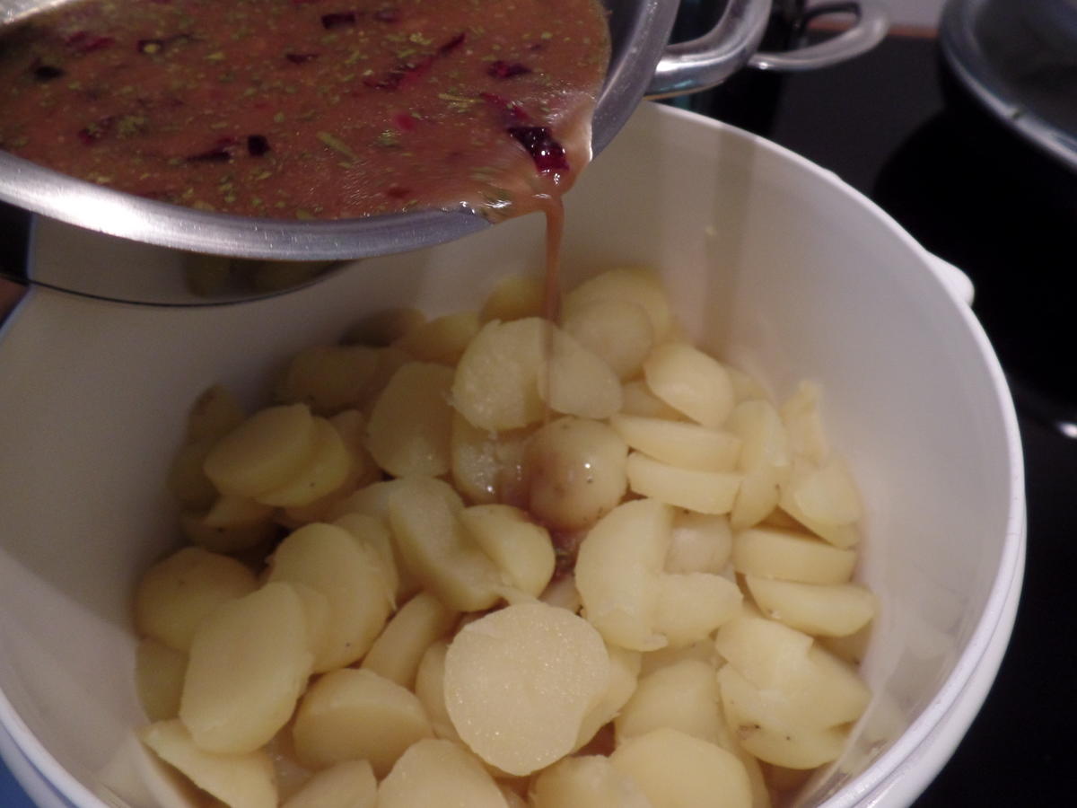 Kartoffelsalat mit Rostbratwürstchen und Kräuterbutter - Rezept - Bild Nr. 14573