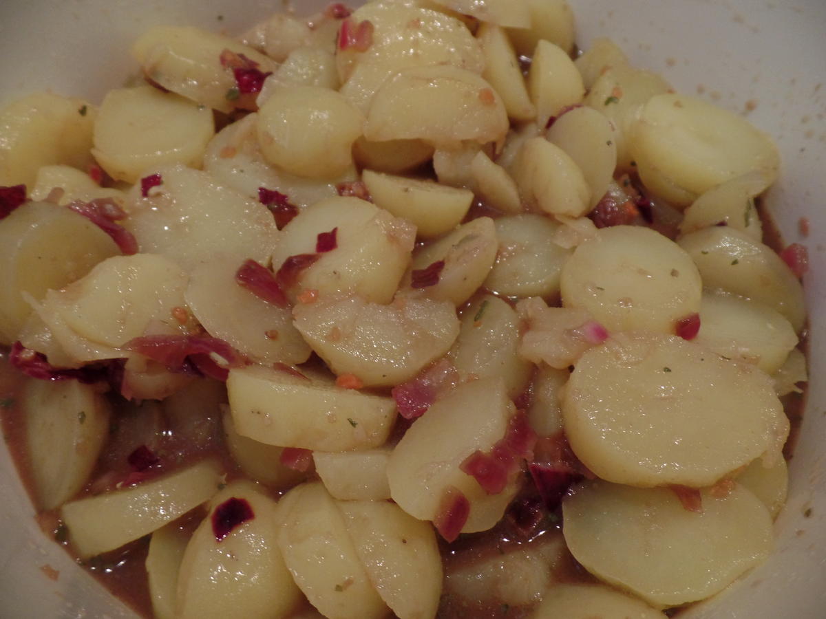 Kartoffelsalat mit Rostbratwürstchen und Kräuterbutter - Rezept - Bild Nr. 14574