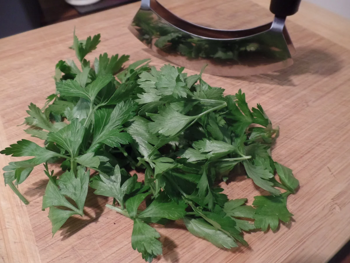 Kartoffelsalat mit Rostbratwürstchen und Kräuterbutter - Rezept - Bild Nr. 14575
