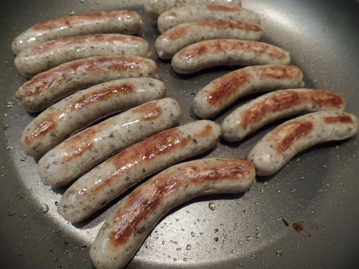 Kartoffelsalat mit Rostbratwürstchen und Kräuterbutter - Rezept - Bild Nr. 14577
