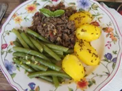 Hackfleischpfanne mit grünen Bohnen und Kümmel-Drillingen - Rezept - Bild Nr. 14570