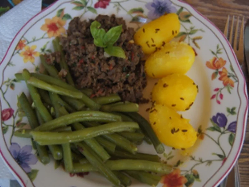 Rezept: Hackfleischpfanne mit grünen Bohnen und Kümmel-Drillingen Bild Nr. 14588 Hackfleischpfanne mit grünen Bohnen und Kümmel-Drillingen - Rezept - Bild Nr. 14588