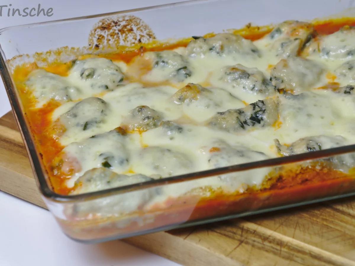 Ricotta-Basilikum-Parmesan-Klößchen mit Tomatenoße - Rezept - Bild Nr. 14596