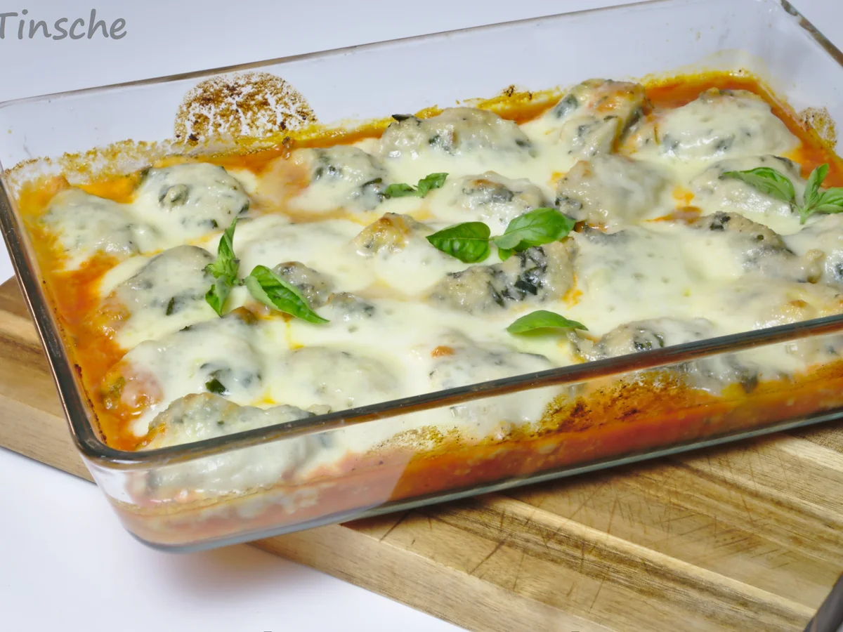 Ricotta-Basilikum-Parmesan-Klößchen mit Tomatenoße - Rezept - Bild Nr. 14598