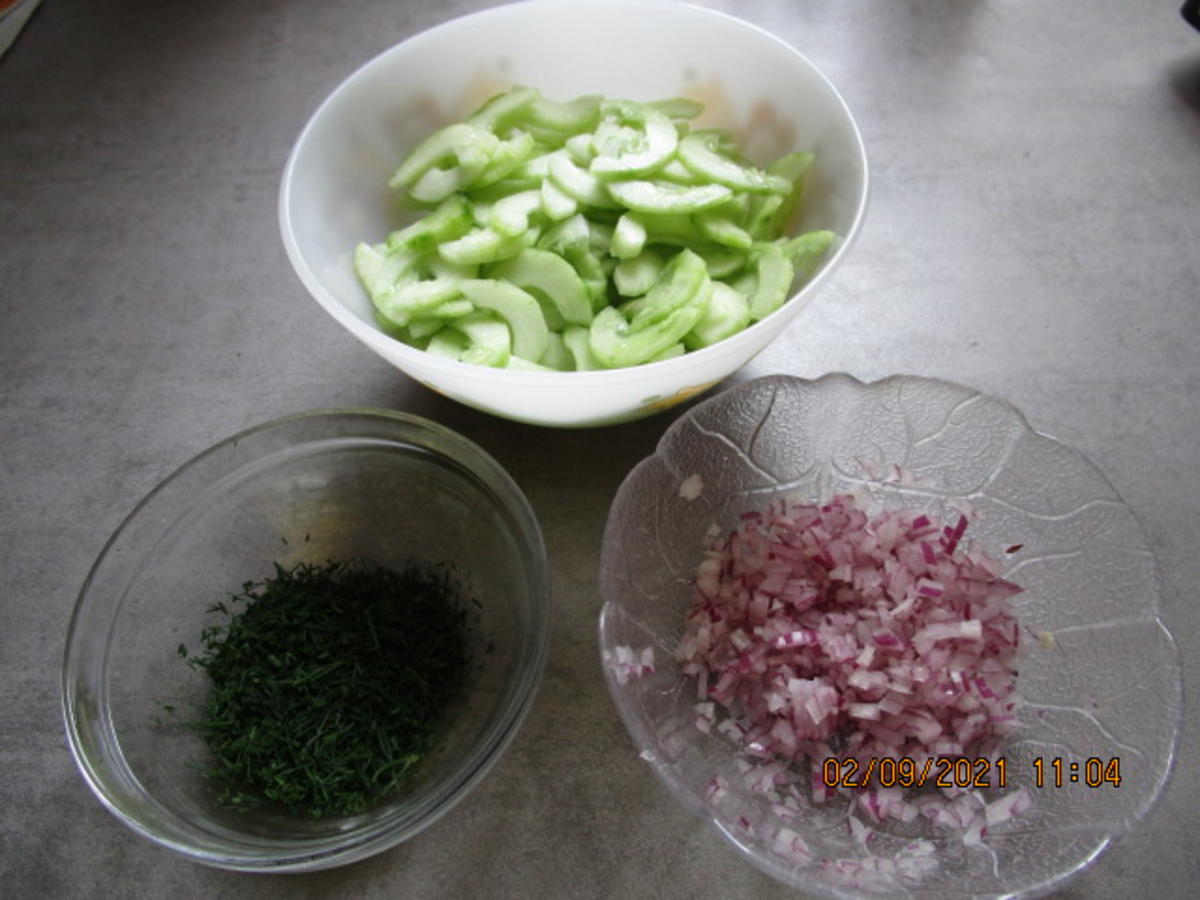 Gurkensalat mit Creme Fraîche und Dill - Rezept - kochbar.de