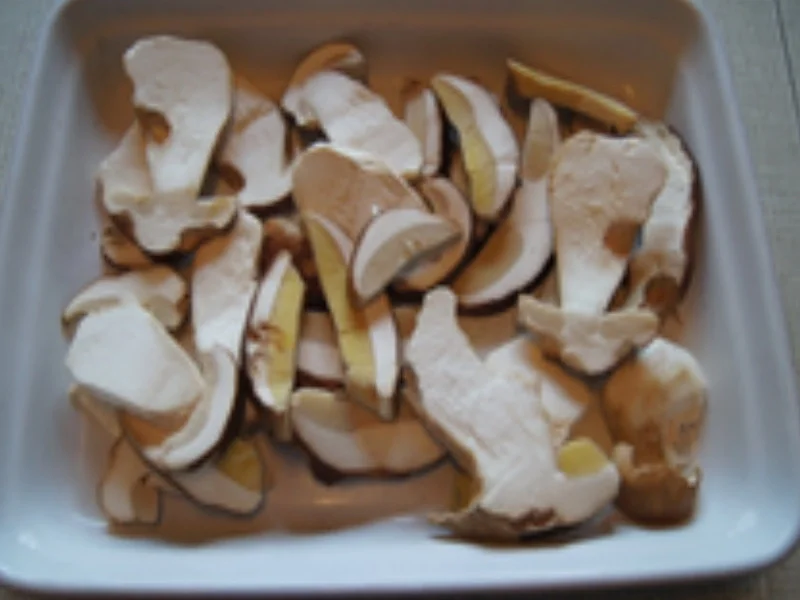 Steinpilzschnitzelchen mit Tatarska Omacka und Bauernbutterbrot - Rezept - Bild Nr. 4