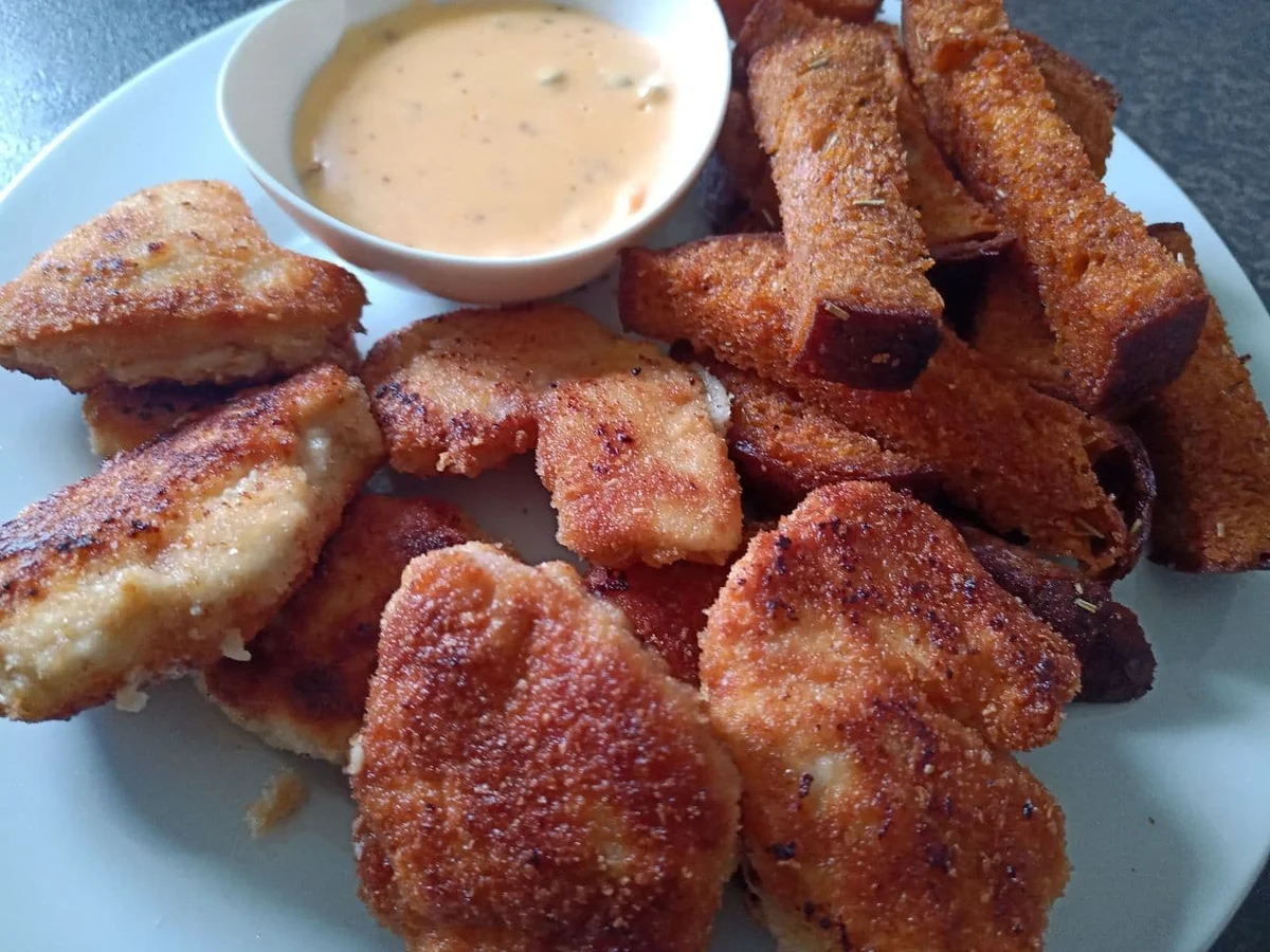 Rezept: Hähnchen Nuggets mit Brot Pommes an Chili Cheese Soße zur kochbar Challenge September 2021 Bild Nr. 14604 Hähnchen Nuggets mit Brot Pommes an Chili Cheese Soße zur kochbar Challenge September 2021 - Rezept - Bild Nr. 14604