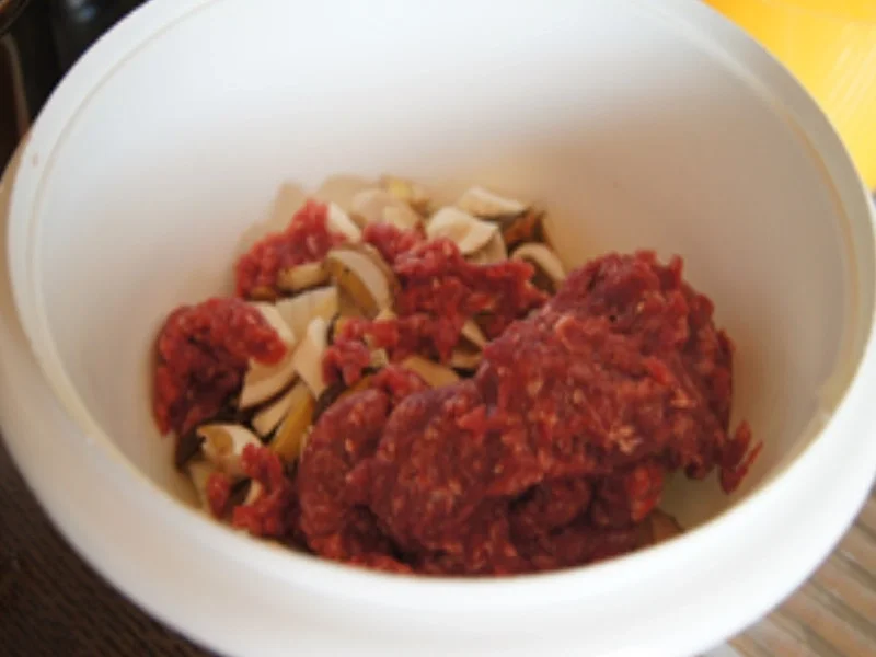 Steinpilz-Rinderhackfleisch-Buletten mit Zuckerschoten und Kartoffelstampf - Rezept - Bild Nr. 14598