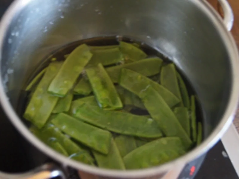 Steinpilz-Rinderhackfleisch-Buletten mit Zuckerschoten und Kartoffelstampf - Rezept - Bild Nr. 14603