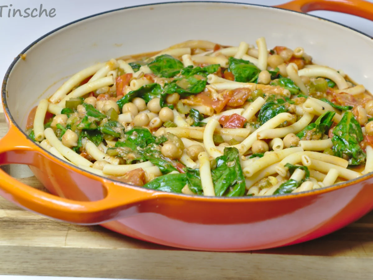 Rezept: Pasta mit Spinat, Kichererbsen & Staudensellerie Bild Nr. 2 Pasta mit Spinat, Kichererbsen & Staudensellerie - Rezept - Bild Nr. 2