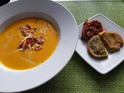 Rezept: Kรผrbis-Kรคse-Suppe mit Pancetta-"Splitter" Bild Nr. 2 Kรผrbis-Kรคse-Suppe mit Pancetta-"Splitter" - Rezept - Bild Nr. 2