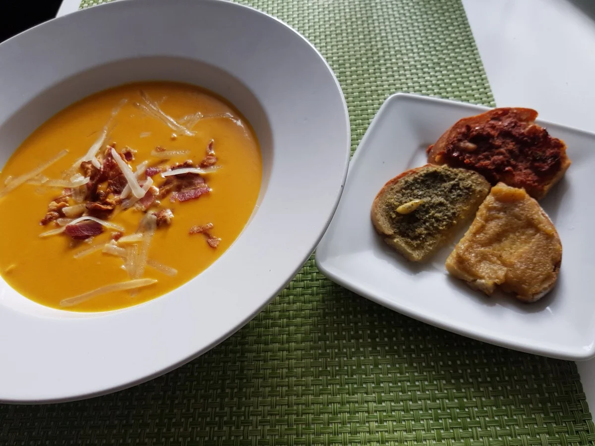 Rezept: Pane al Rosmarino mit dreierlei Pesto Bild Nr. 14600 Pane al Rosmarino mit dreierlei Pesto - Rezept - Bild Nr. 14600