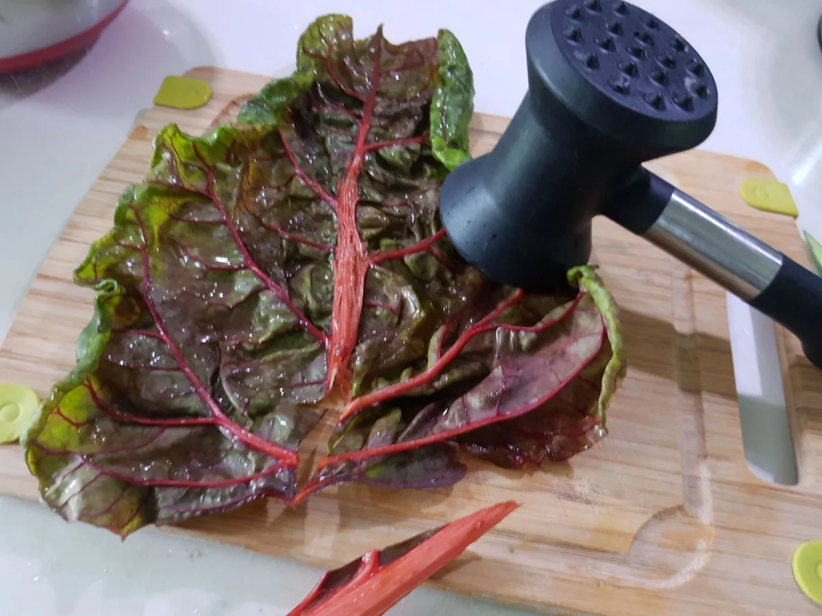 Mangold-Rouladen mit cremiger Paprikasoße und Gemüsereis - Rezept - Bild Nr. 14598