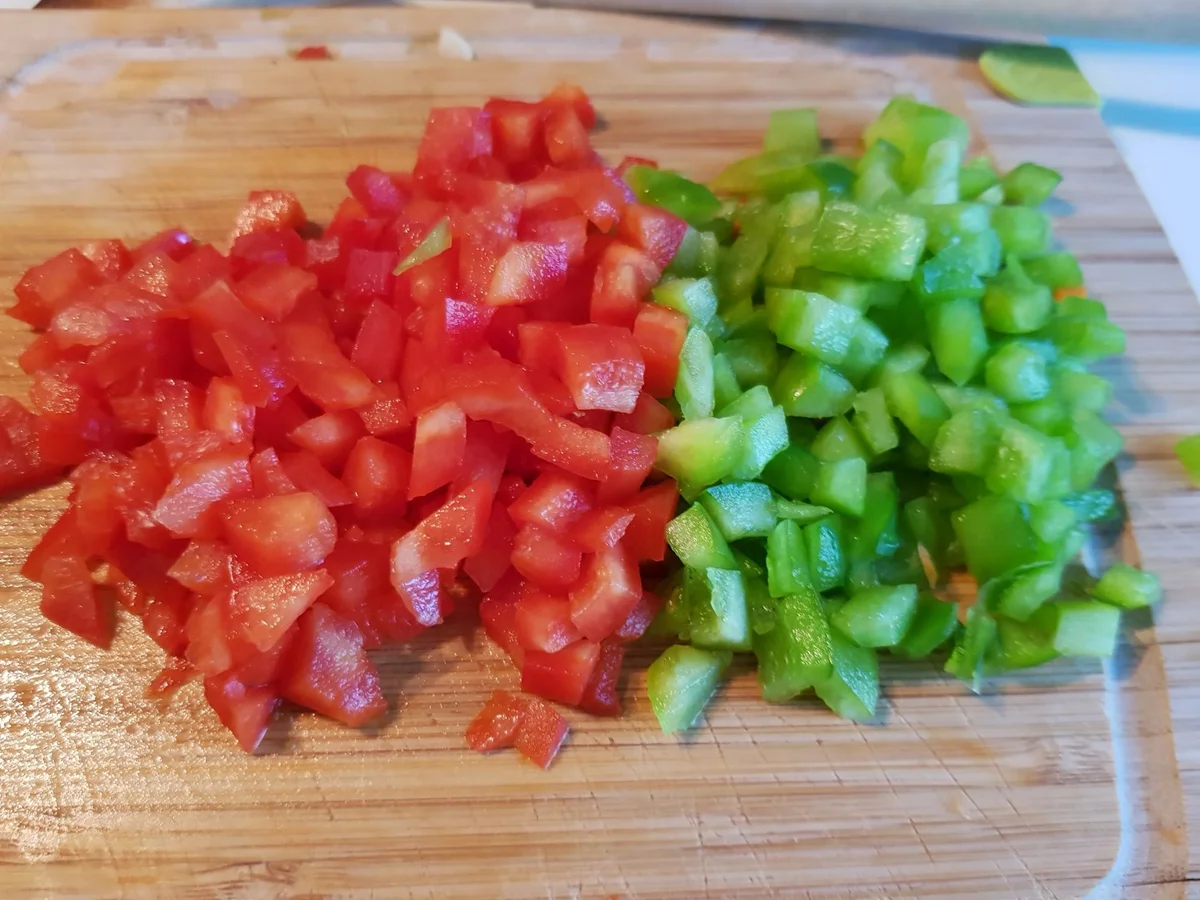 Mangold-Rouladen mit cremiger Paprikasoße und Gemüsereis - Rezept - Bild Nr. 14608