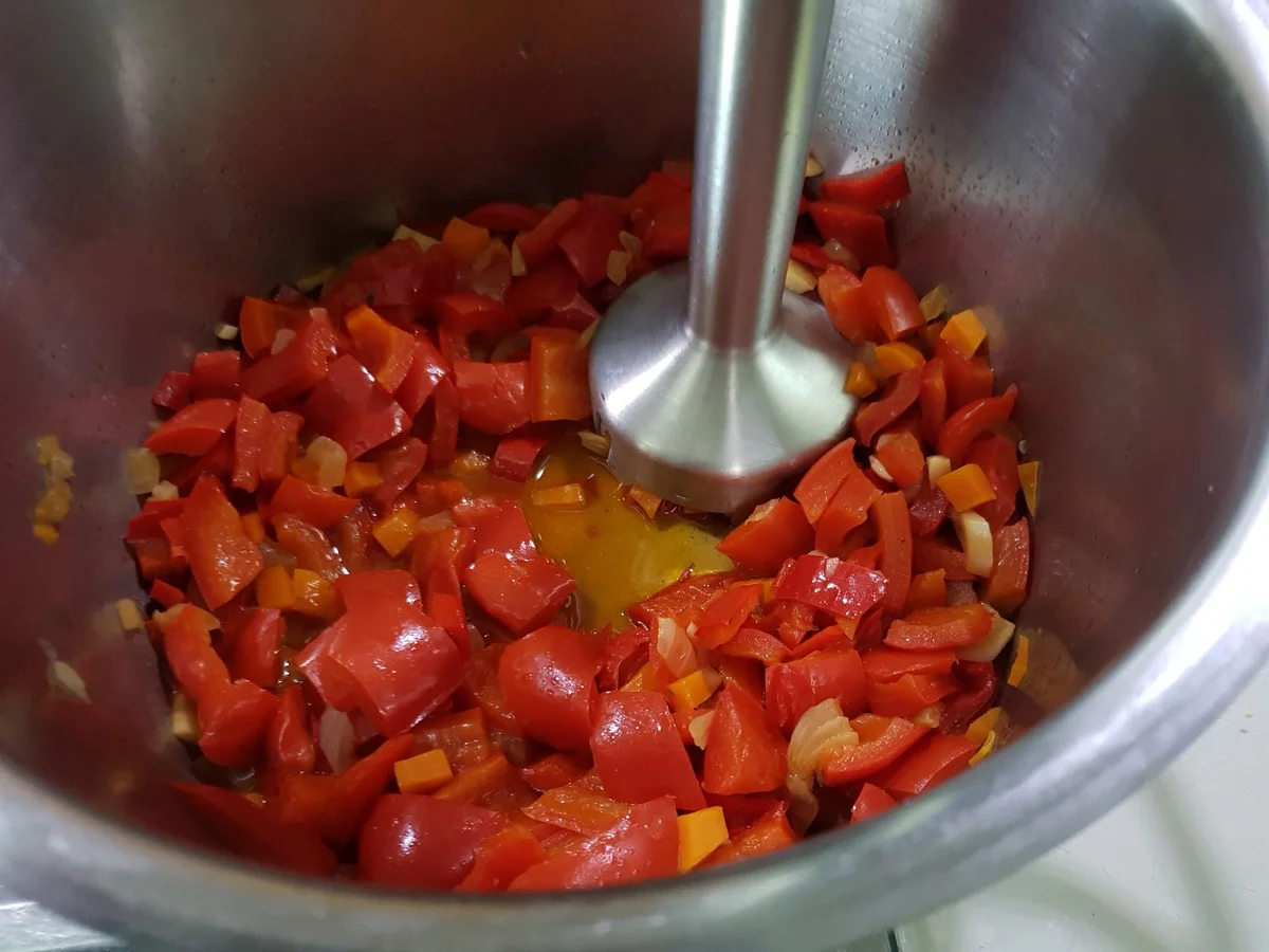 Mangold-Rouladen mit cremiger Paprikasoße und Gemüsereis - Rezept - Bild Nr. 14602