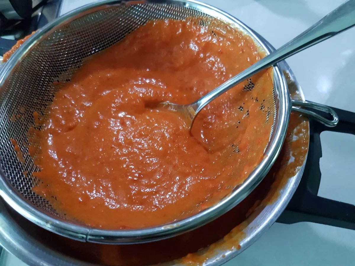 Mangold-Rouladen mit cremiger Paprikasoße und Gemüsereis - Rezept - Bild Nr. 14603