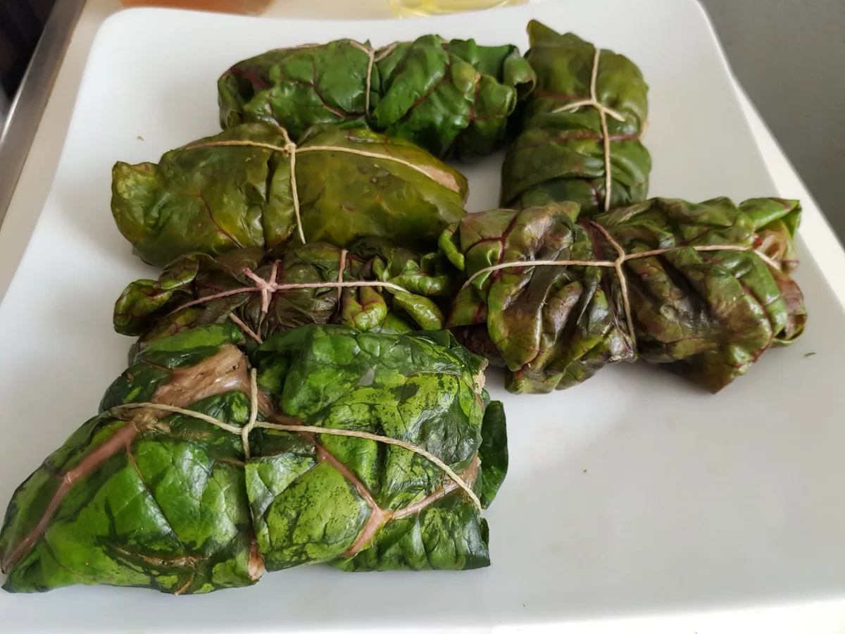 Mangold-Rouladen mit cremiger Paprikasoße und Gemüsereis - Rezept - Bild Nr. 14606