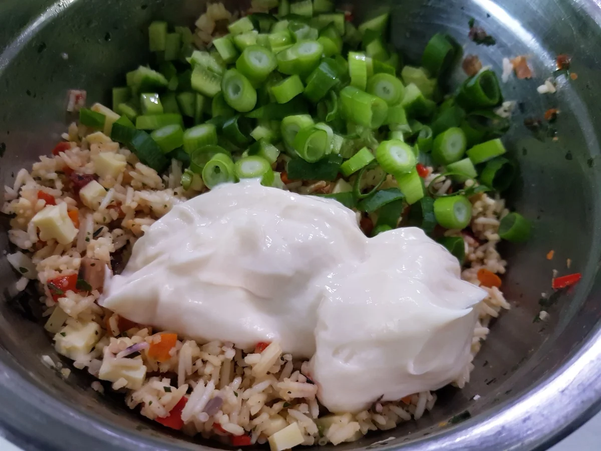 Mangold-Rouladen mit cremiger Paprikasoße und Gemüsereis - Rezept - Bild Nr. 14609