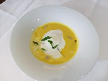 Suppe von der gelben Karotte mit Versmolder Bratwurst - Rezept