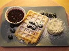 Blaubeerwaffeln mit Honig-Rosmarin-Mousse - Rezept - Bild Nr. 14596