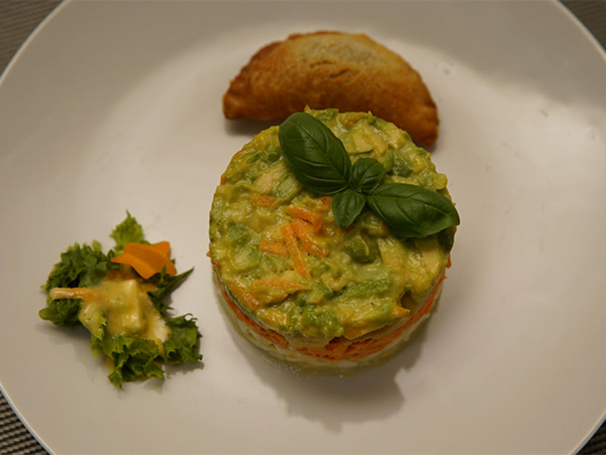 Avocado-Karotten-Eier-Salat mit Mayonnaise-Dressing und Pili-Pili - Rezept - Bild Nr. 2
