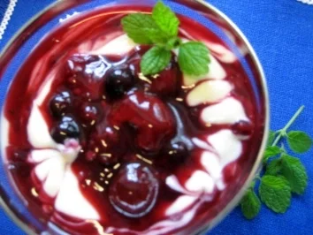 Faulenzer-Dessert 3 - mit roter Grütze ... - Rezept