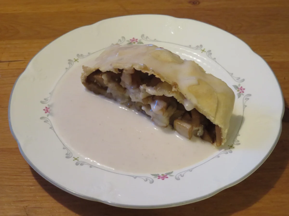 Rezept: Apfelstrudel mit Mandel-Vanille-Sauce Bild Nr. 14650 Apfelstrudel mit Mandel-Vanille-Sauce - Rezept - Bild Nr. 14650