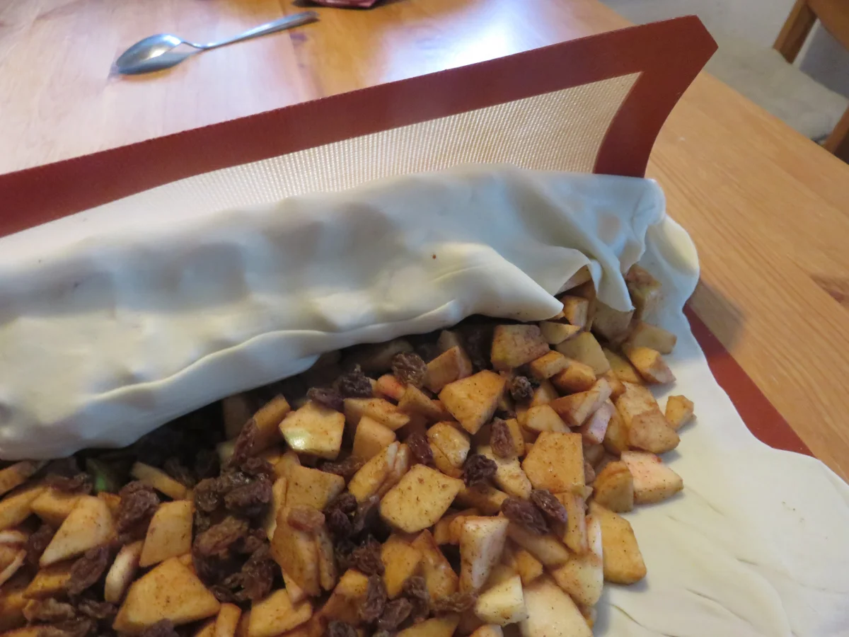 Rezept: Apfelstrudel mit Mandel-Vanille-Sauce Bild Nr. 14660 Apfelstrudel mit Mandel-Vanille-Sauce - Rezept - Bild Nr. 14660