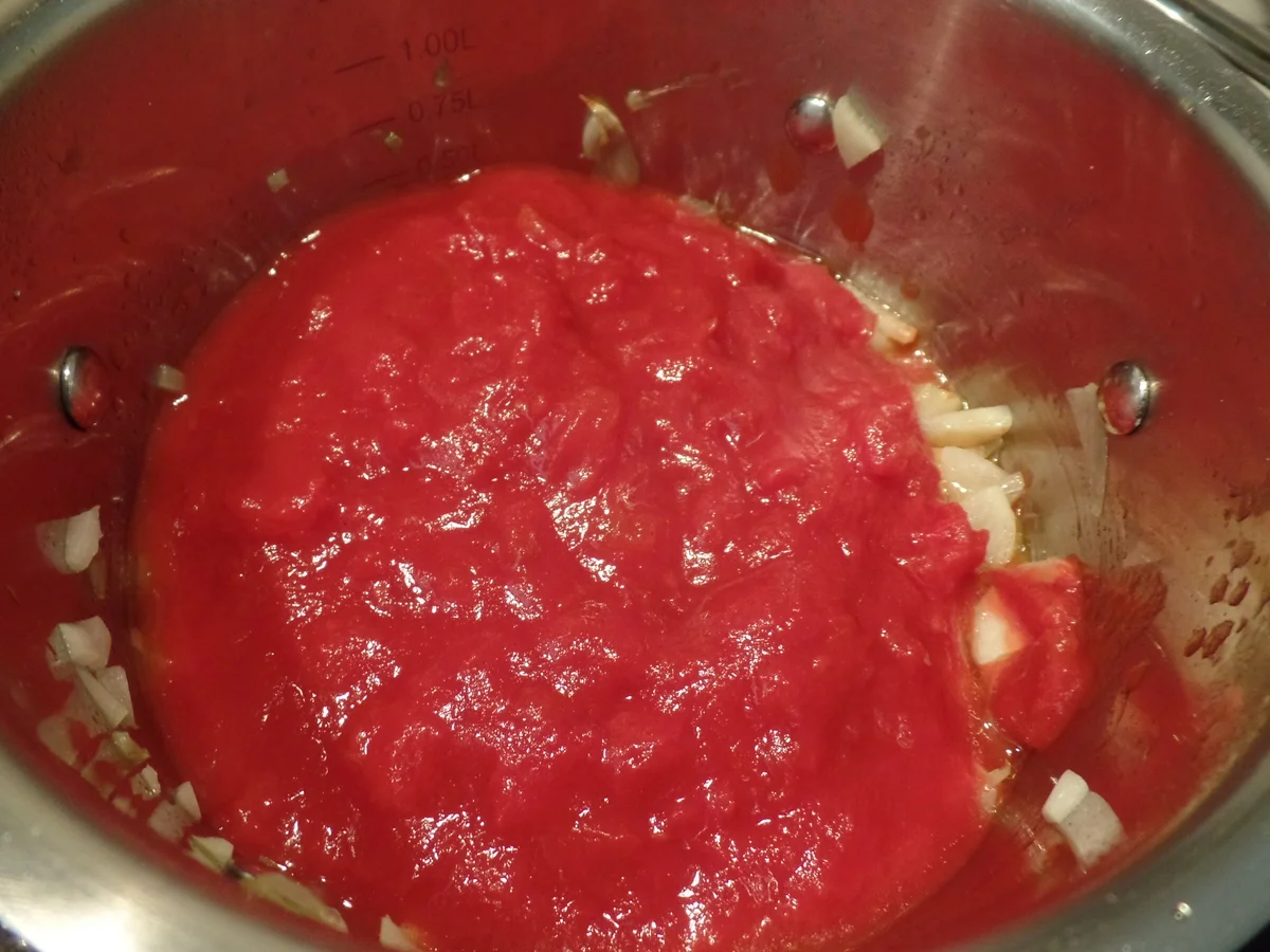 Tagliatelle mit Thunfisch-Tomatensauce - Rezept - Bild Nr. 14667