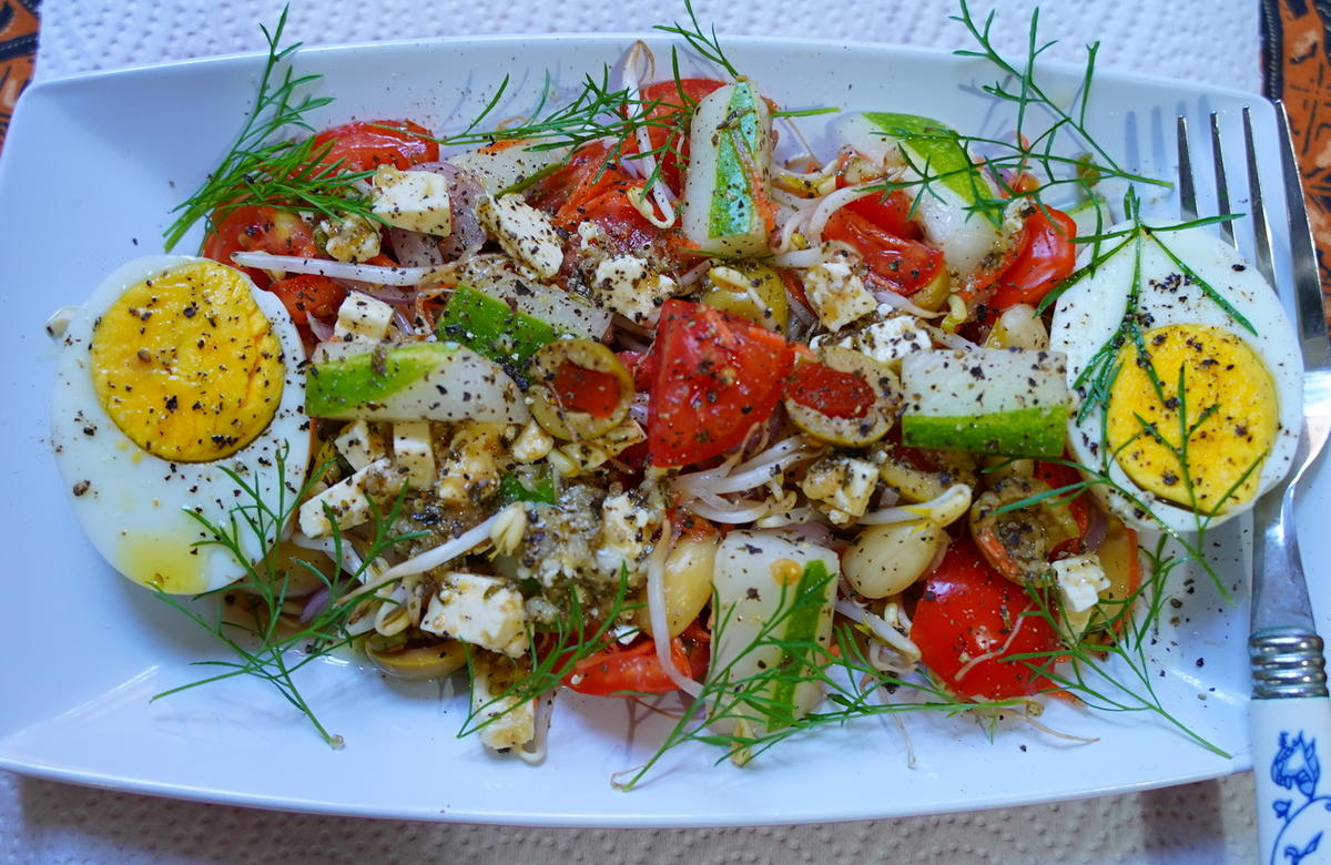 – kulinarische Weltreise – Griechischer Salat mit Mandeln und Ei - Rezept - Bild Nr. 2