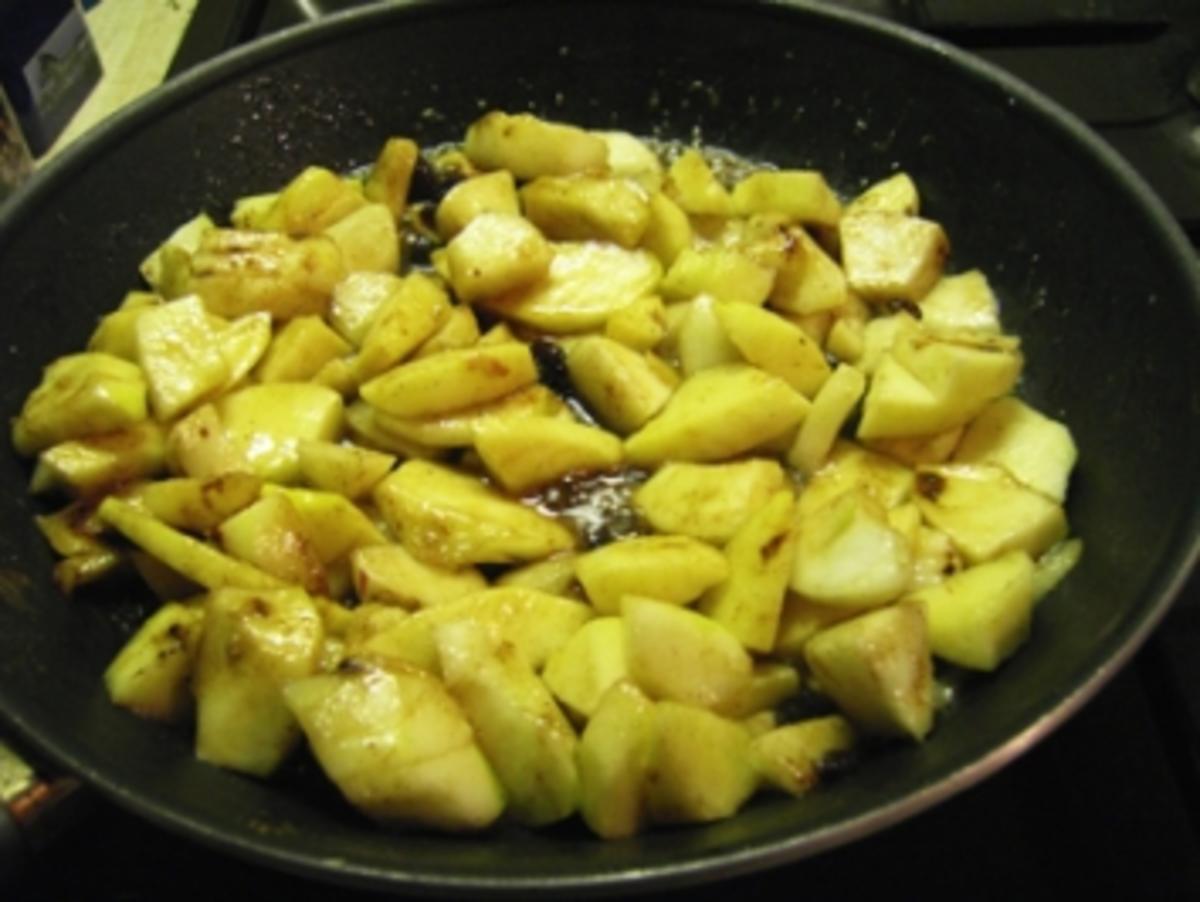 Mehlspeisen: Apfel-Pfirsich-Nuss Strudel - Rezept