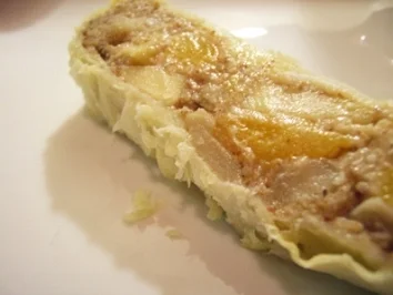 Mehlspeisen: Apfel-Pfirsich-Nuss Strudel - Rezept