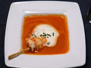 Paprikasuppe mit Knoblauchschaum, dazu marinierter Bockbier-Garnelenspieß - Rezept - Bild Nr. 14664