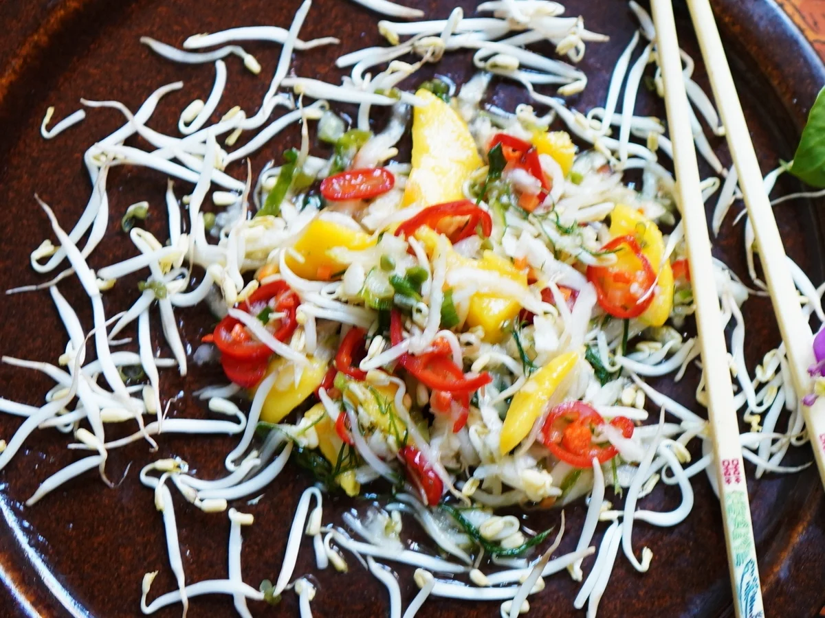 Rezept: Würzig-fruchtiger Salat mit Keimlingen und Mango Bild Nr. 14664 Würzig-fruchtiger Salat mit Keimlingen und Mango - Rezept - Bild Nr. 14664
