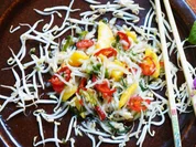 Würzig-fruchtiger Salat mit Keimlingen und Mango - Rezept - Bild Nr. 14664