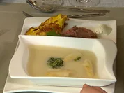 Spargelsuppe mit Rucola-Basilikum-Pesto, dazu Dinkelbaguette mit Roastbeef - Rezept - Bild Nr. 2