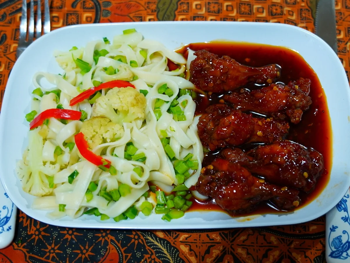 Hühnerunterschenkel mit Kailan-Nudeln - Rezept - Bild Nr. 14664