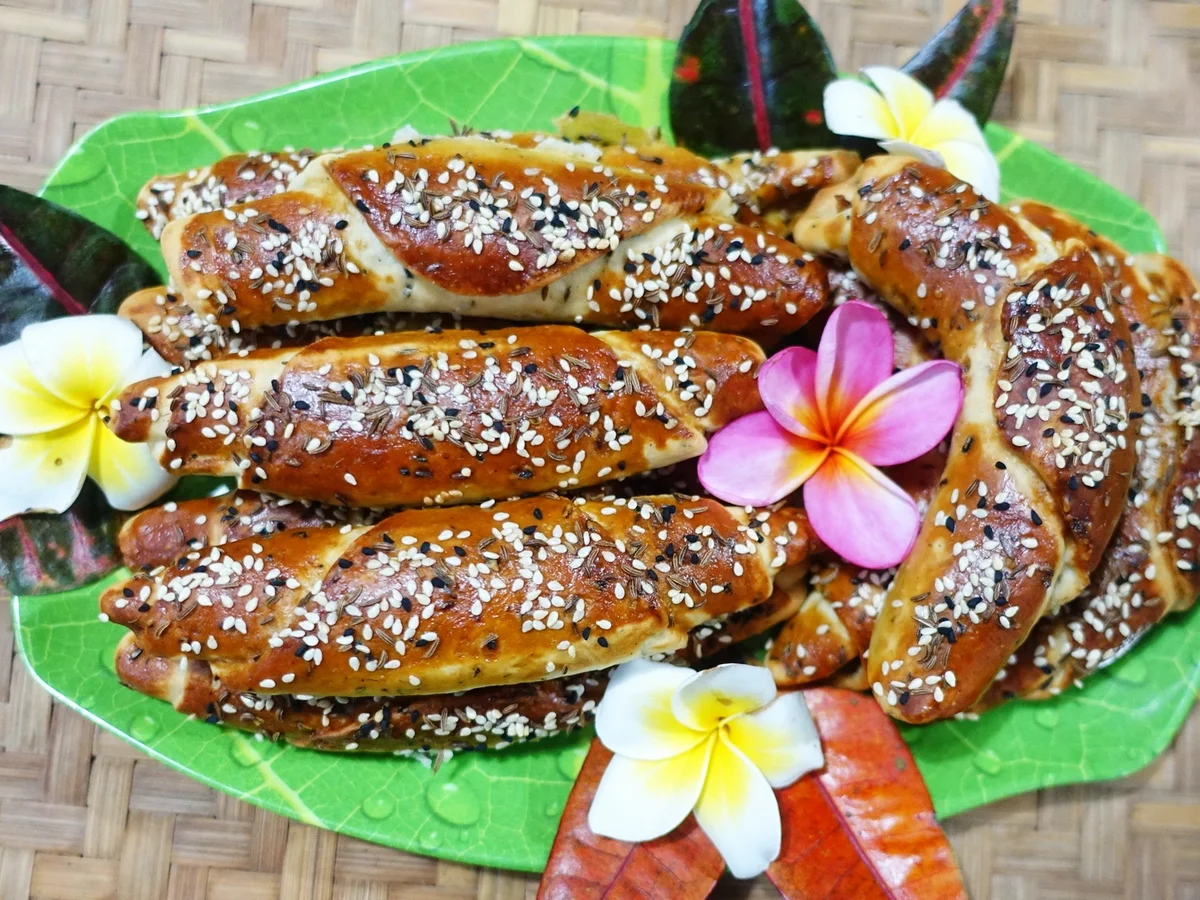 Rezept: Gelaugte Schwarzkümmelstangen mit weißem Sesam Bild Nr. 14677 Gelaugte Schwarzkümmelstangen mit weißem Sesam - Rezept - Bild Nr. 14677