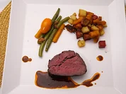 Rinderfilet mit Gemüse-Kartoffel-Trio auf Port-Jus - Rezept - Bild Nr. 3