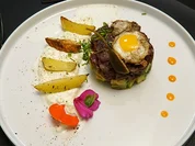 Tartar vom Damwild an Kartoffelspalten auf Mozzarellacreme - Rezept - Bild Nr. 14677
