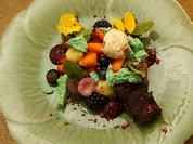 Schokolade mit Beeren und Blumen - Rezept - Bild Nr. 14682
