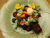 Schokolade mit Beeren und Blumen - Rezept - Bild Nr. 14682