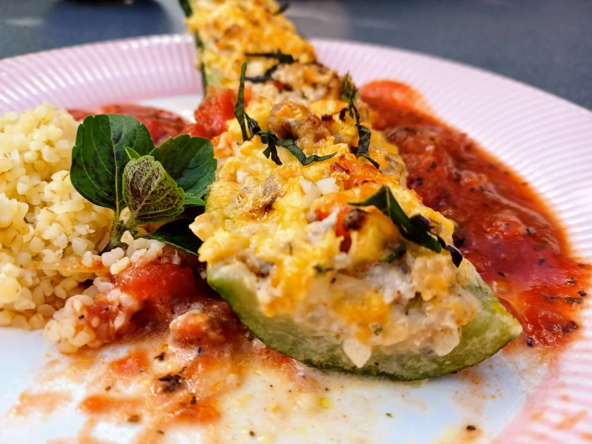 Zucchini mit Hackfleisch gefüllt - Rezept - Bild Nr. 14686
