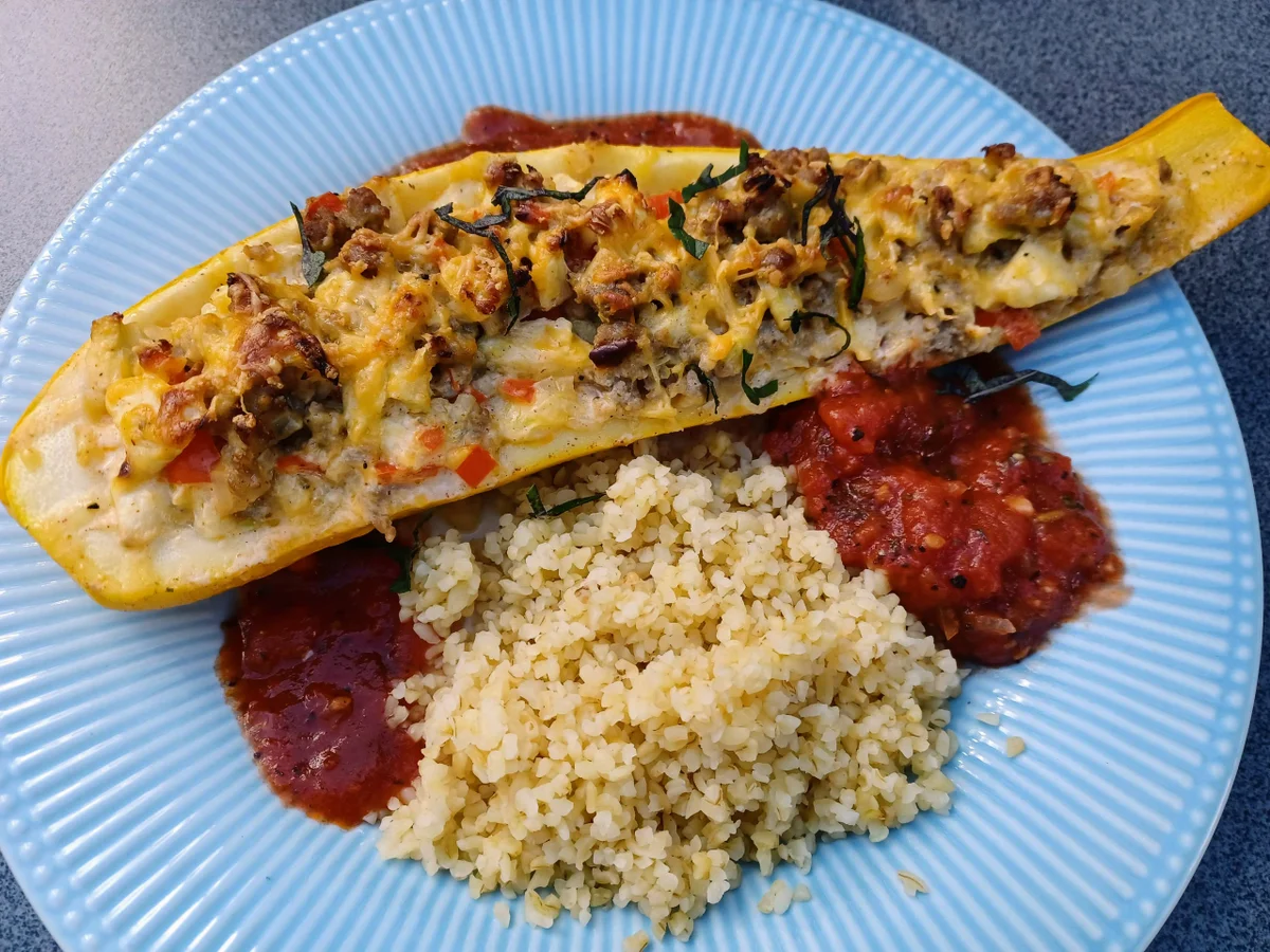 Zucchini mit Hackfleisch gefüllt - Rezept - Bild Nr. 14698