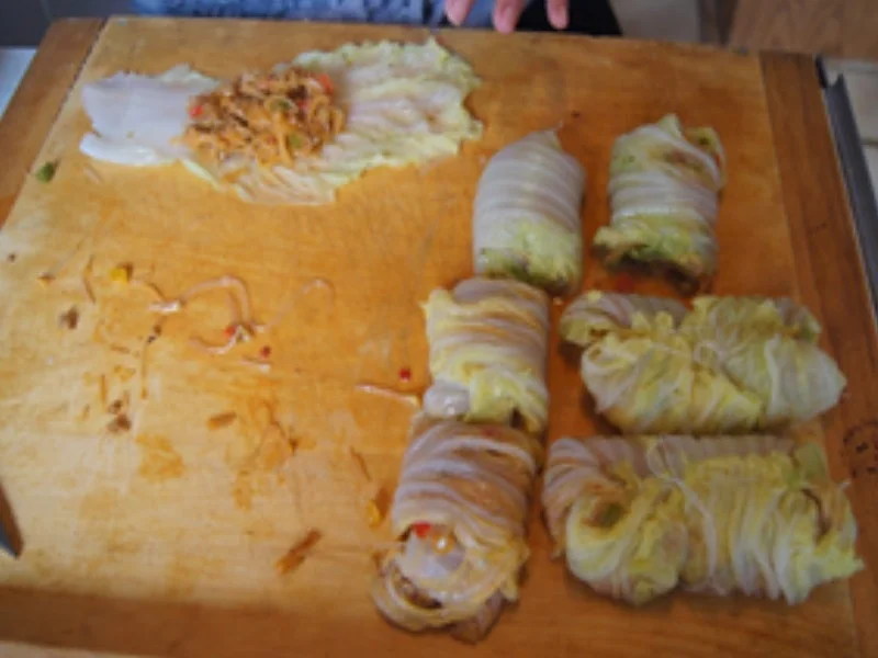 Chinakohl Rouladen mit pikanter Sauce - Rezept - Bild Nr. 14696
