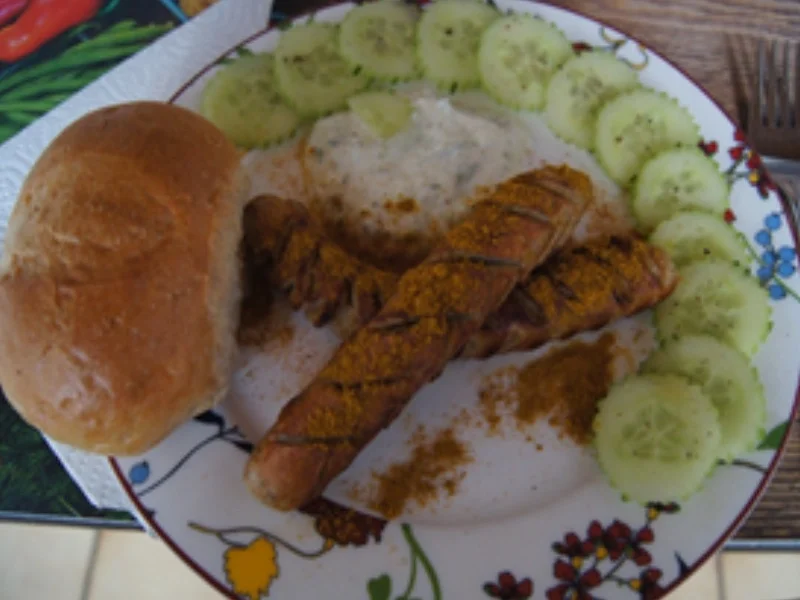 Rezept: Currybratwürste mit Tzatziki Bild Nr. 8 Currybratwürste mit Tzatziki - Rezept - Bild Nr. 8